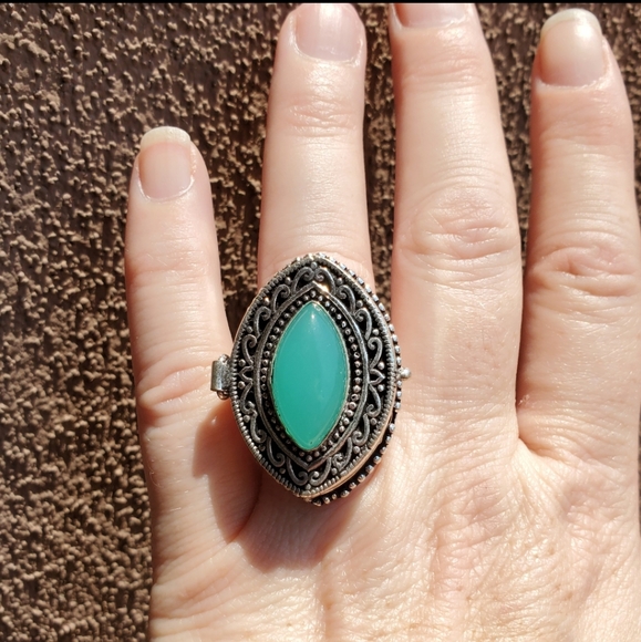 New Oversized Chalcedony 925 Silver Poison Ring. - Picture 7 of 11